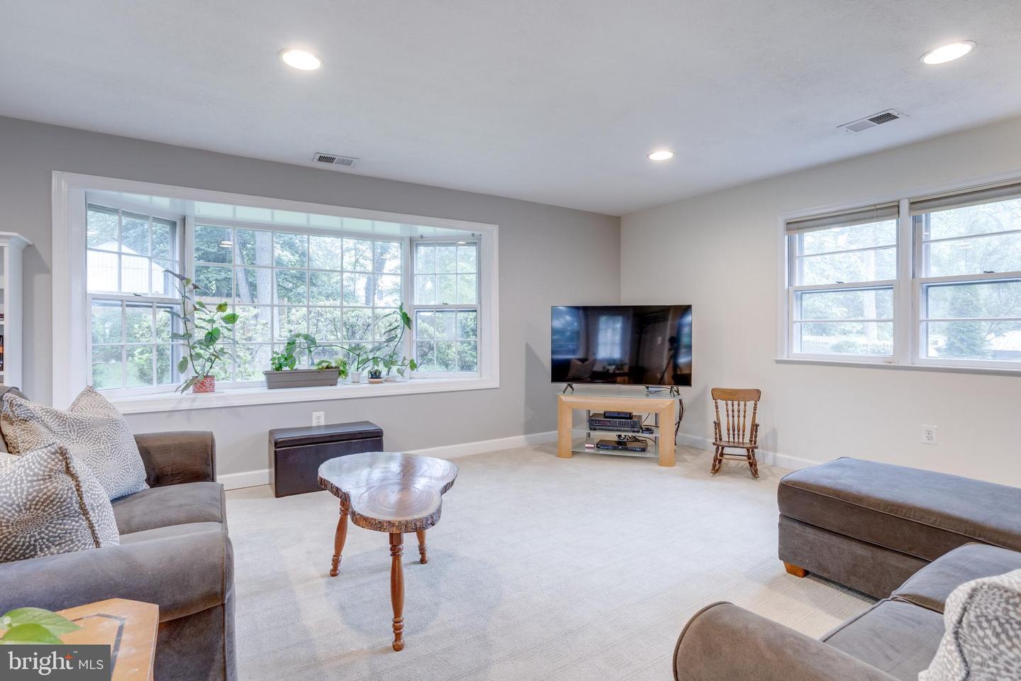 5337 RAVENSWORTH RD, SPRINGFIELD, Virginia 22151, 5 Bedrooms Bedrooms, ,3 BathroomsBathrooms,Residential,For sale,5337 RAVENSWORTH RD,VAFX2241250 MLS # VAFX2241250
