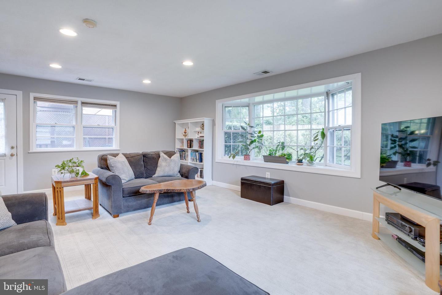 5337 RAVENSWORTH RD, SPRINGFIELD, Virginia 22151, 5 Bedrooms Bedrooms, ,3 BathroomsBathrooms,Residential,For sale,5337 RAVENSWORTH RD,VAFX2241250 MLS # VAFX2241250