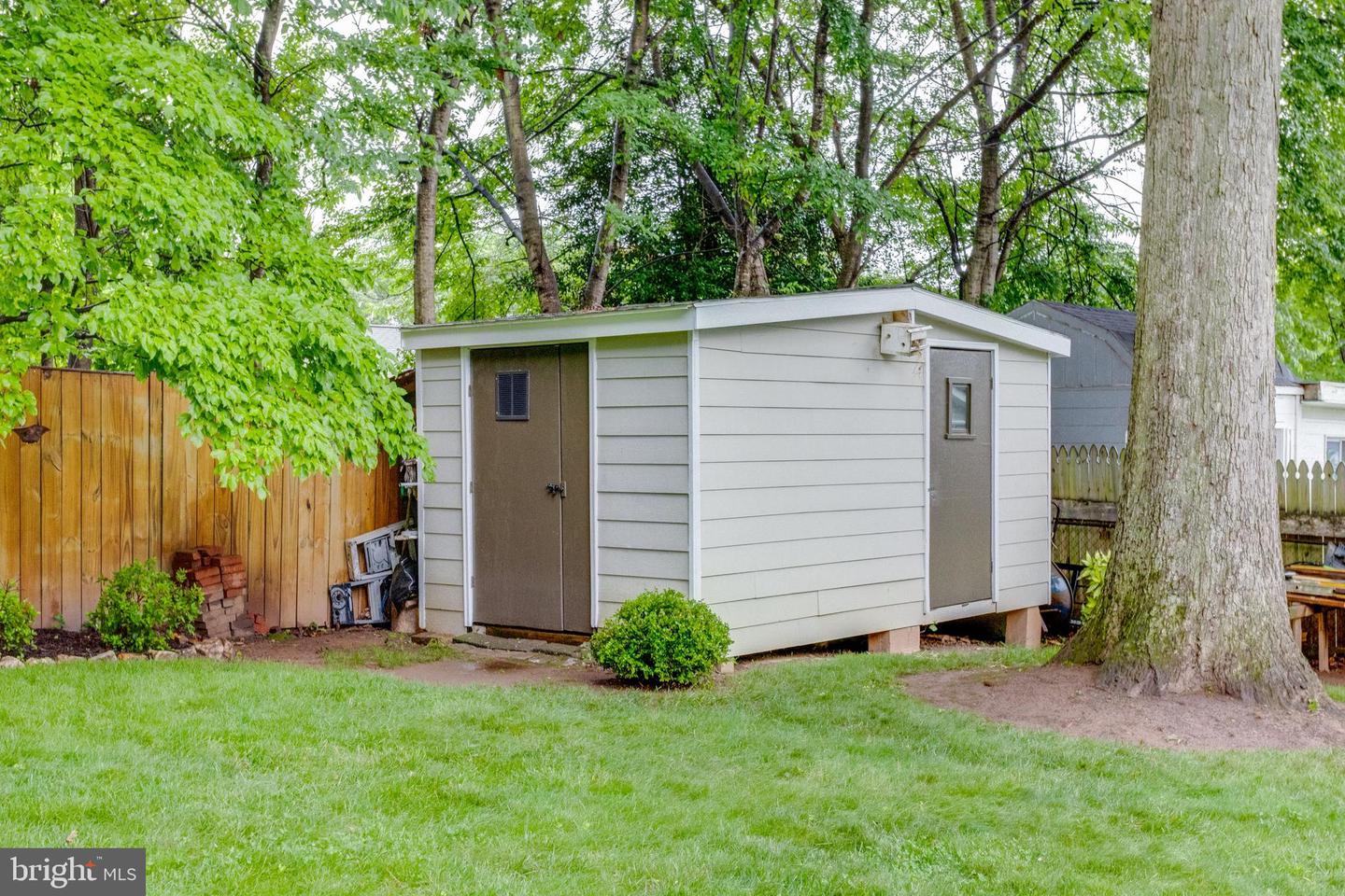 5337 RAVENSWORTH RD, SPRINGFIELD, Virginia 22151, 5 Bedrooms Bedrooms, ,3 BathroomsBathrooms,Residential,For sale,5337 RAVENSWORTH RD,VAFX2241250 MLS # VAFX2241250