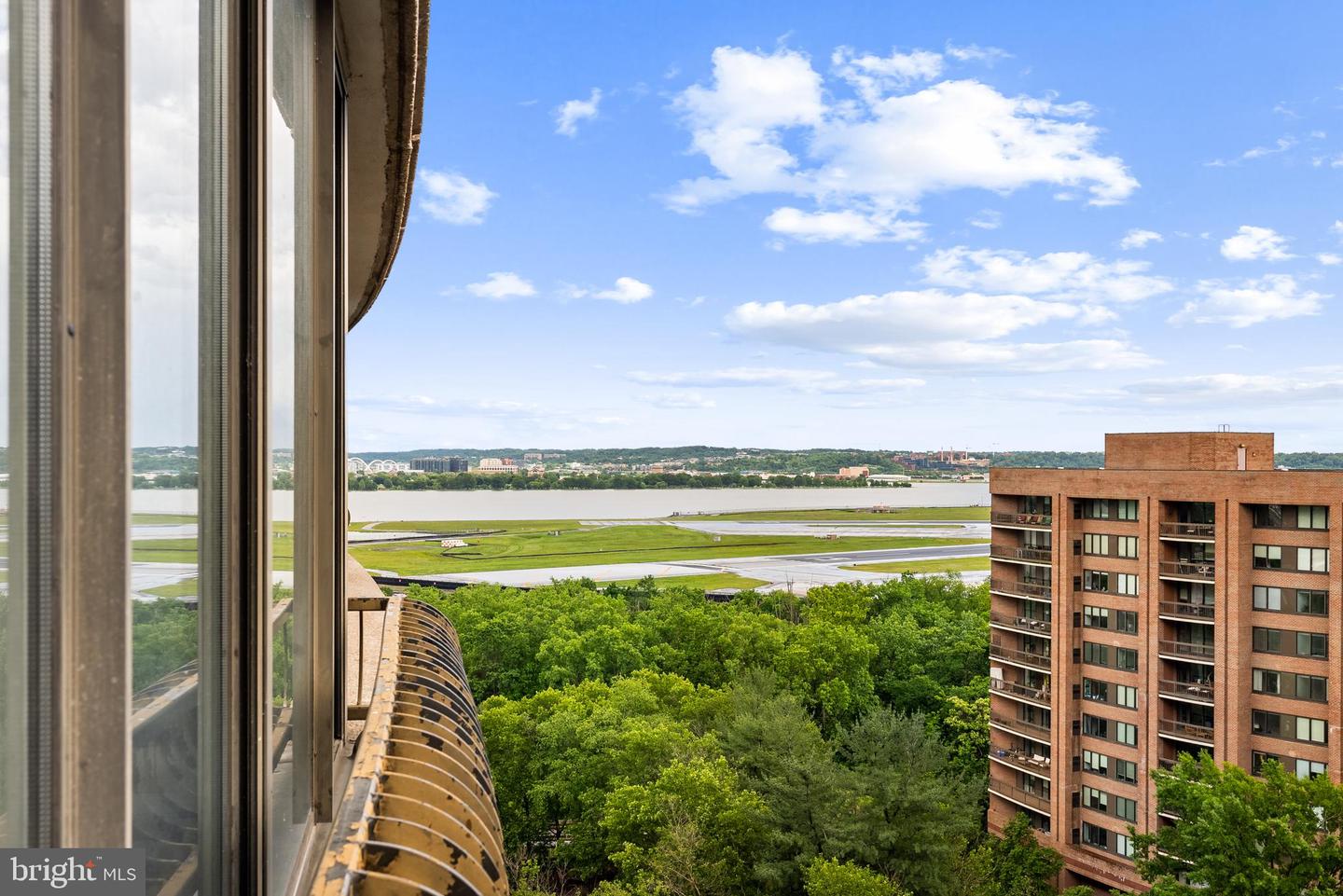 1300 CRYSTAL DR #1408S, ARLINGTON, Virginia 22202, 2 Bedrooms Bedrooms, ,1 BathroomBathrooms,Residential,For sale,1300 CRYSTAL DR #1408S,VAAR2057464 MLS # VAAR2057464