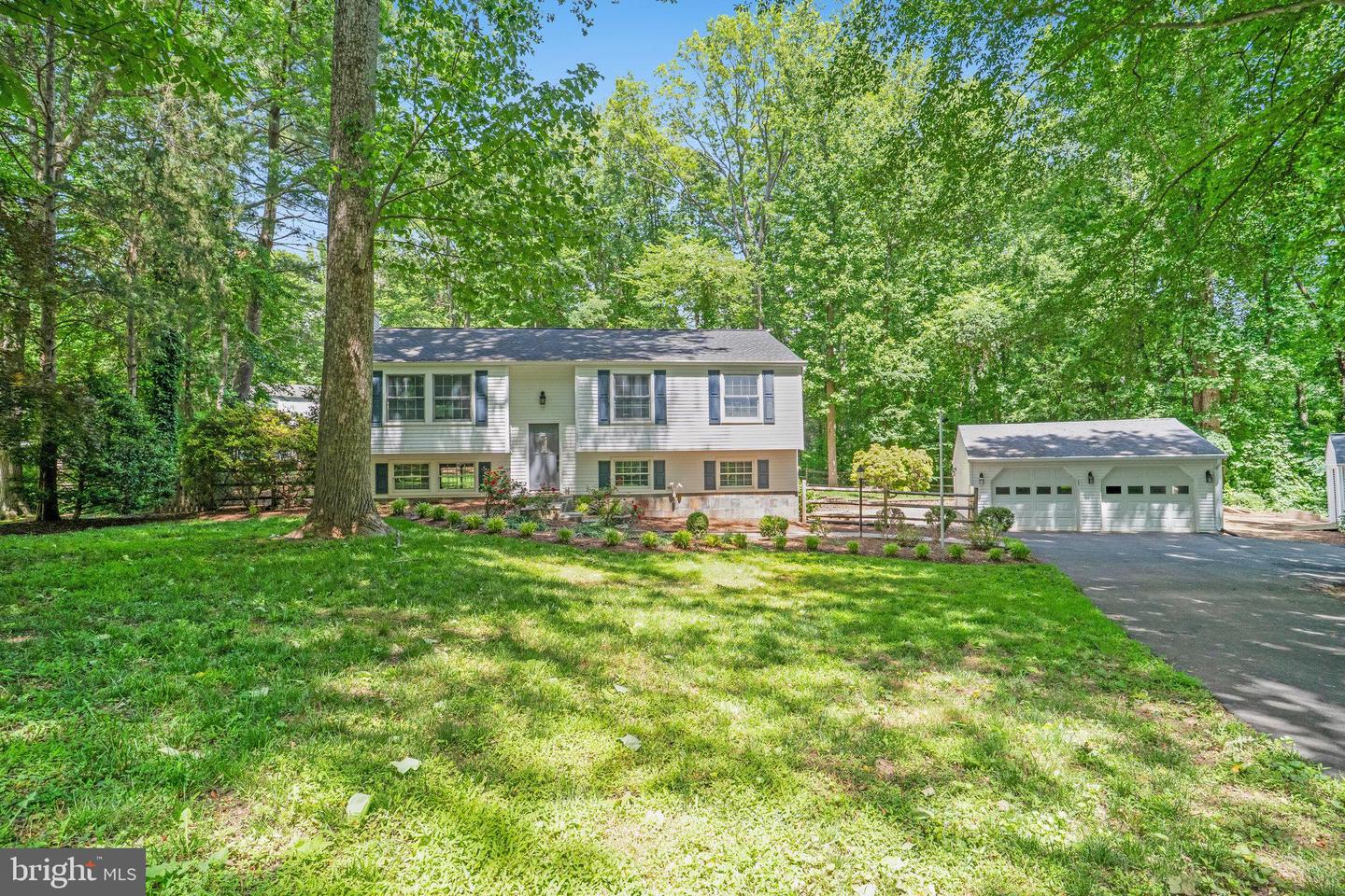 11921 APPLING VALLEY RD, FAIRFAX, Virginia 22030, 4 Bedrooms Bedrooms, ,2 BathroomsBathrooms,Residential,For sale,11921 APPLING VALLEY RD,VAFX2241772 MLS # VAFX2241772