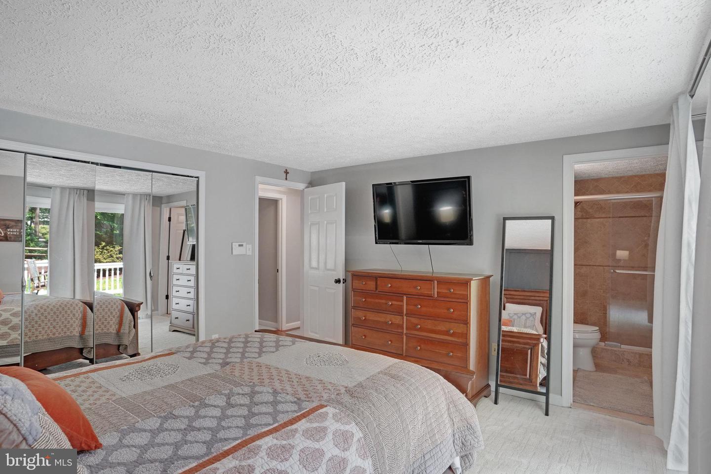 11921 APPLING VALLEY RD, FAIRFAX, Virginia 22030, 4 Bedrooms Bedrooms, ,2 BathroomsBathrooms,Residential,For sale,11921 APPLING VALLEY RD,VAFX2241772 MLS # VAFX2241772