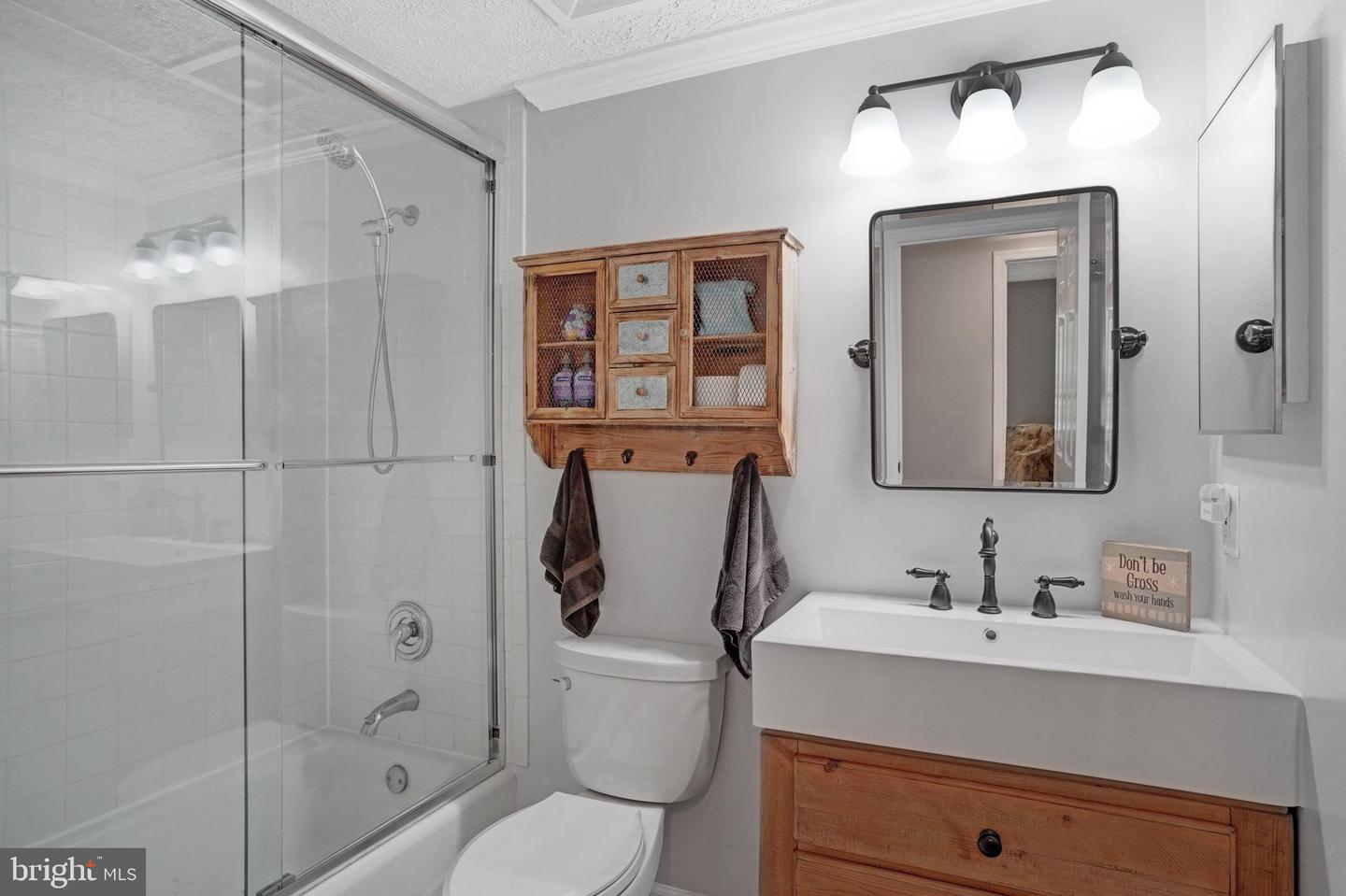 11921 APPLING VALLEY RD, FAIRFAX, Virginia 22030, 4 Bedrooms Bedrooms, ,2 BathroomsBathrooms,Residential,For sale,11921 APPLING VALLEY RD,VAFX2241772 MLS # VAFX2241772