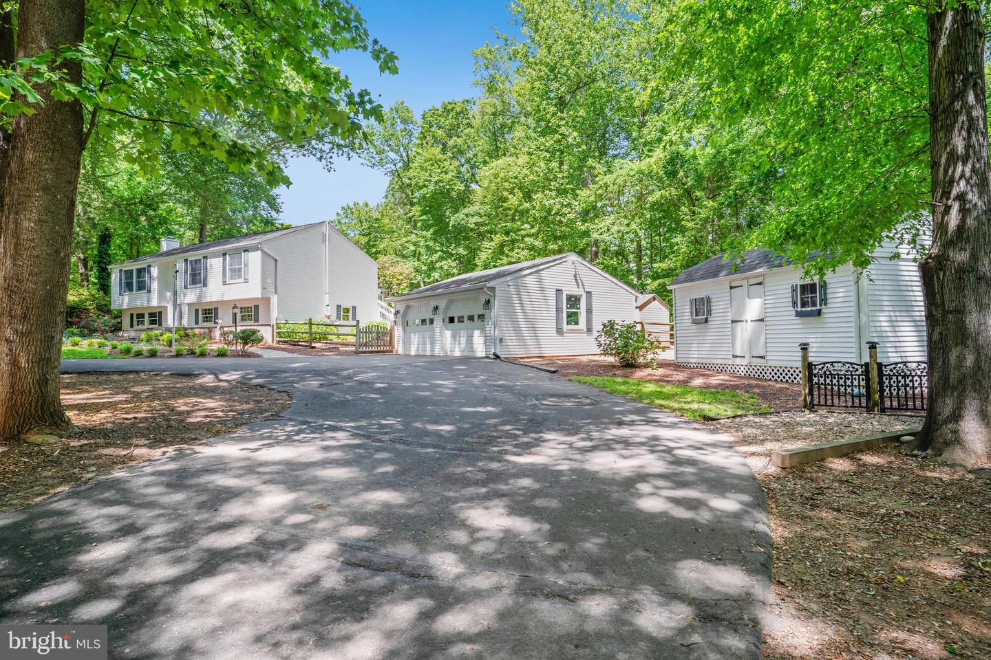 11921 APPLING VALLEY RD, FAIRFAX, Virginia 22030, 4 Bedrooms Bedrooms, ,2 BathroomsBathrooms,Residential,For sale,11921 APPLING VALLEY RD,VAFX2241772 MLS # VAFX2241772