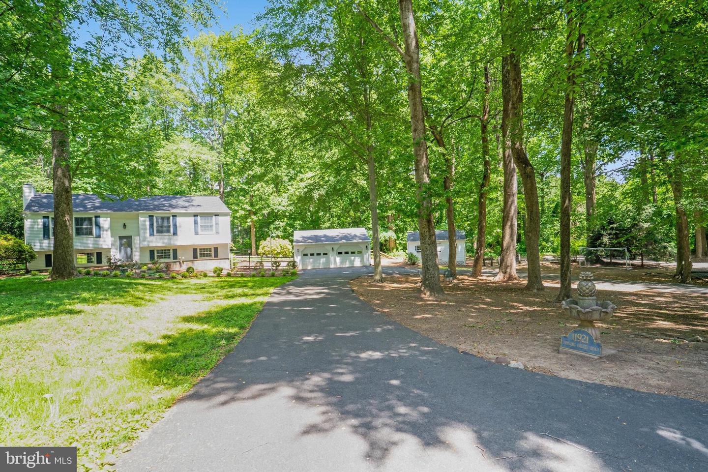 11921 APPLING VALLEY RD, FAIRFAX, Virginia 22030, 4 Bedrooms Bedrooms, ,2 BathroomsBathrooms,Residential,For sale,11921 APPLING VALLEY RD,VAFX2241772 MLS # VAFX2241772