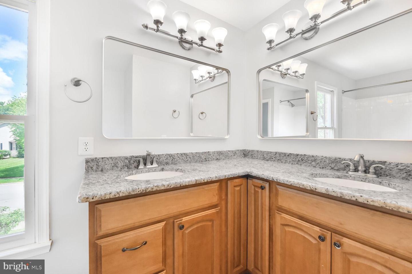3414 HIDDEN MEADOW DR, FAIRFAX, Virginia 22033, 5 Bedrooms Bedrooms, ,4 BathroomsBathrooms,Residential,For sale,3414 HIDDEN MEADOW DR,VAFX2241774 MLS # VAFX2241774