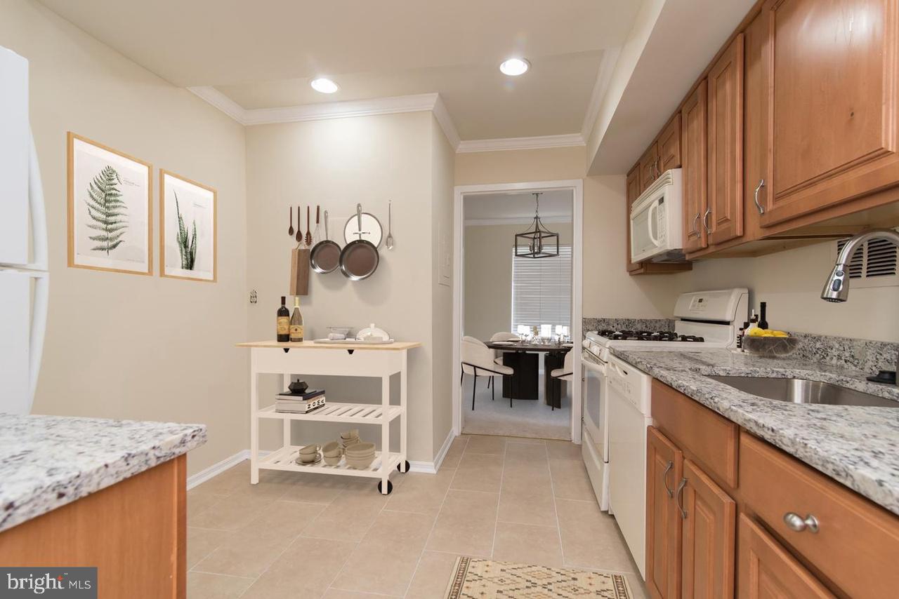 3100 S MANCHESTER ST S #915, FALLS CHURCH, Virginia 22044, 2 Bedrooms Bedrooms, ,1 BathroomBathrooms,Residential,For sale,3100 S MANCHESTER ST S #915,VAFX2241802 MLS # VAFX2241802
