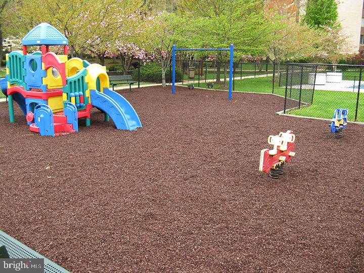 3100 S MANCHESTER ST S #915, FALLS CHURCH, Virginia 22044, 2 Bedrooms Bedrooms, ,1 BathroomBathrooms,Residential,For sale,3100 S MANCHESTER ST S #915,VAFX2241802 MLS # VAFX2241802