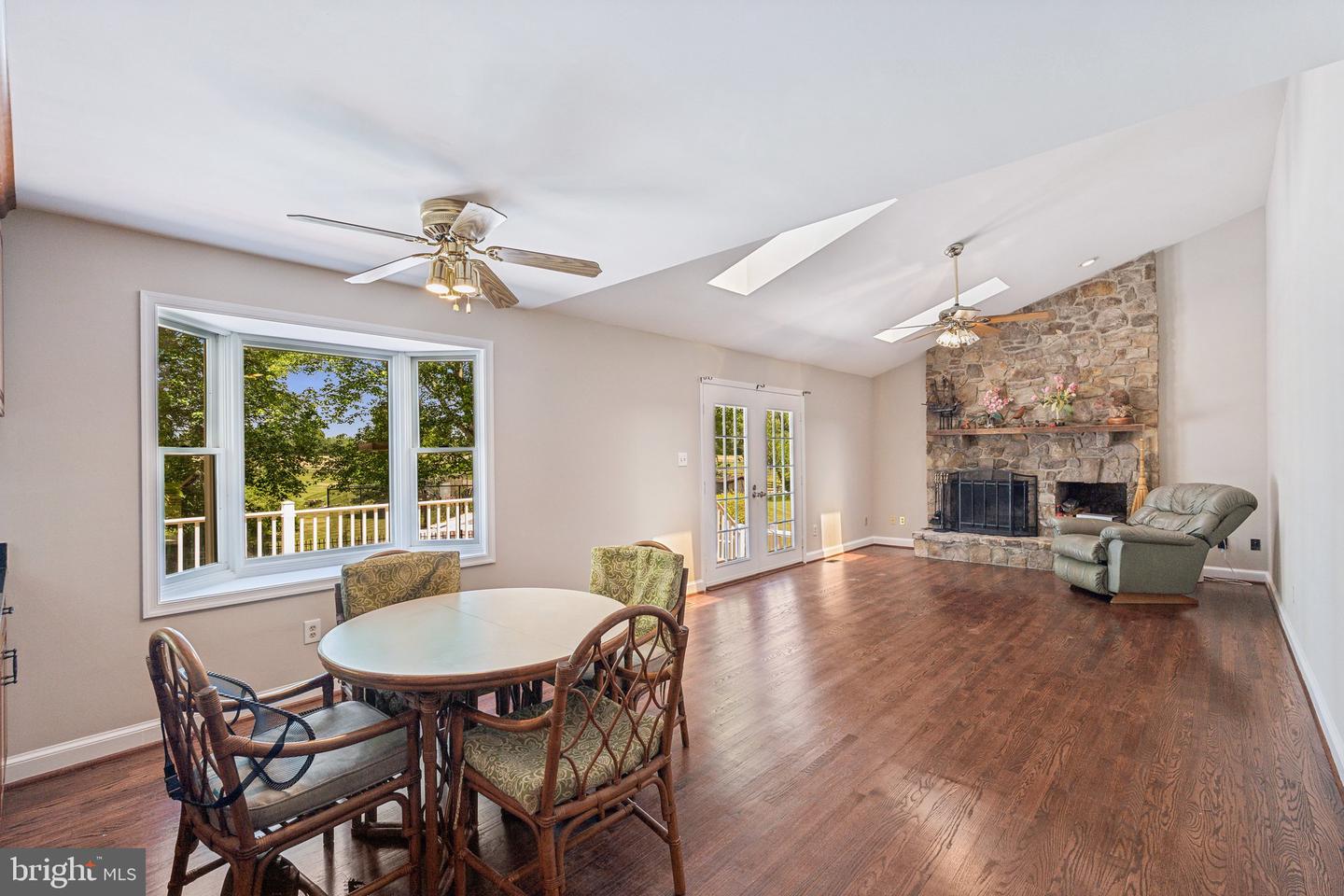 7708 CASTLEBURY CT, WARRENTON, Virginia 20186, 3 Bedrooms Bedrooms, ,2 BathroomsBathrooms,Residential,For sale,7708 CASTLEBURY CT,VAFQ2016668 MLS # VAFQ2016668