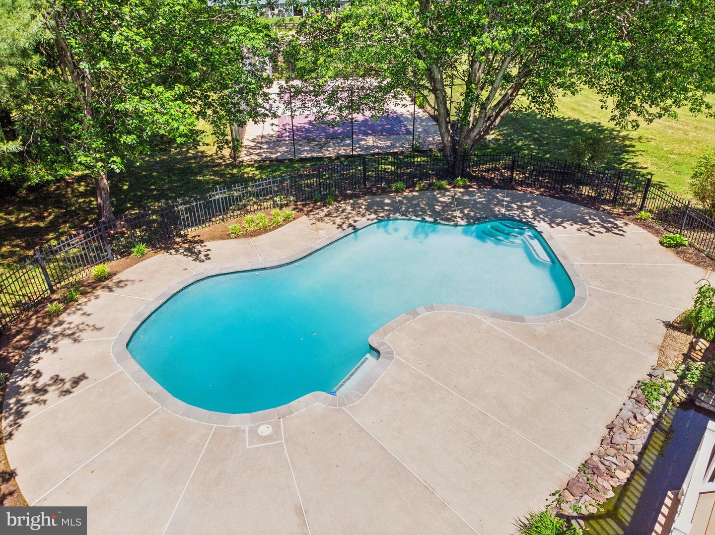 7708 CASTLEBURY CT, WARRENTON, Virginia 20186, 3 Bedrooms Bedrooms, ,2 BathroomsBathrooms,Residential,For sale,7708 CASTLEBURY CT,VAFQ2016668 MLS # VAFQ2016668
