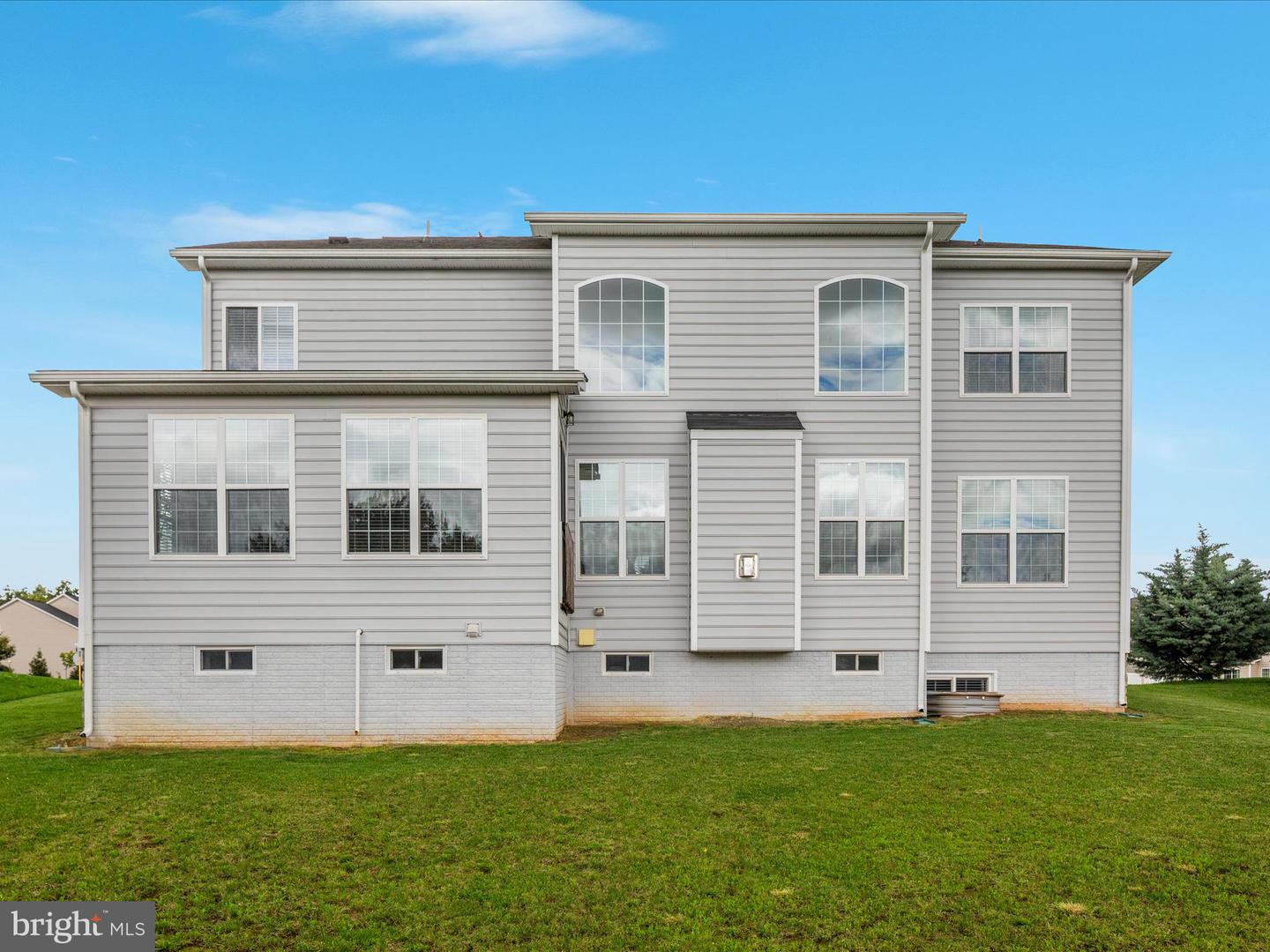 205 DARTMOOR DR, STEPHENS CITY, Virginia 22655, 5 Bedrooms Bedrooms, ,3 BathroomsBathrooms,Residential,For sale,205 DARTMOOR DR,VAFV2034270 MLS # VAFV2034270