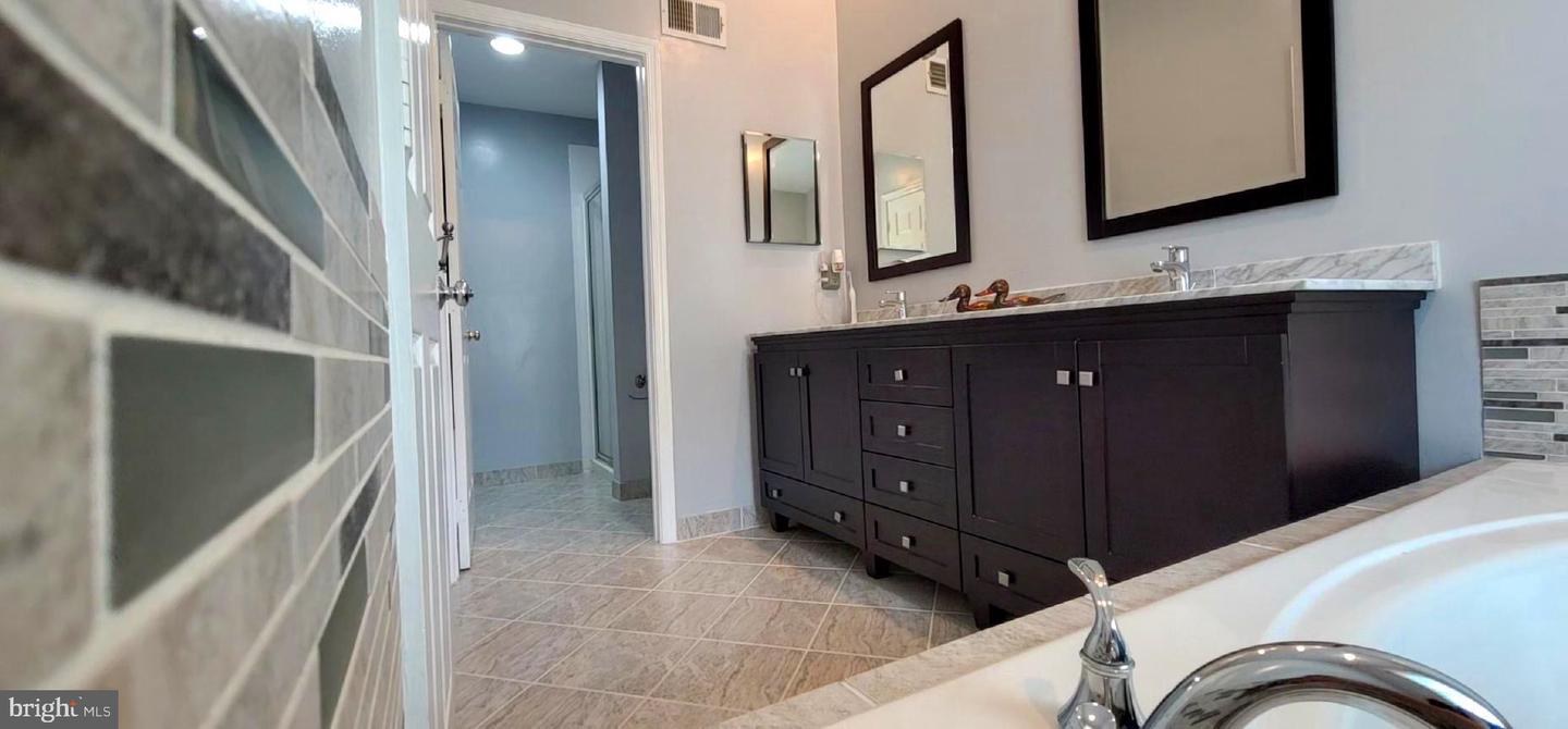 6501 LEGENDGATE PL, BURKE, Virginia 22015, 4 Bedrooms Bedrooms, ,3 BathroomsBathrooms,Residential,For sale,6501 LEGENDGATE PL,VAFX2241946 MLS # VAFX2241946