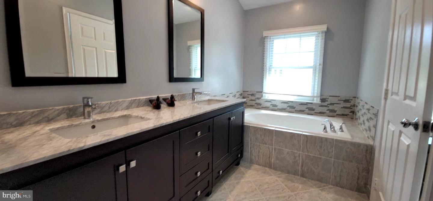 6501 LEGENDGATE PL, BURKE, Virginia 22015, 4 Bedrooms Bedrooms, ,3 BathroomsBathrooms,Residential,For sale,6501 LEGENDGATE PL,VAFX2241946 MLS # VAFX2241946