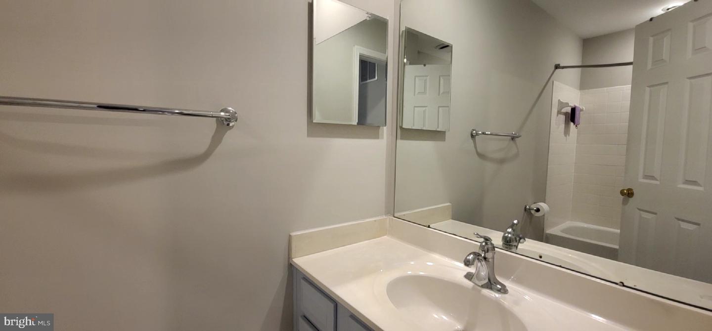 6501 LEGENDGATE PL, BURKE, Virginia 22015, 4 Bedrooms Bedrooms, ,3 BathroomsBathrooms,Residential,For sale,6501 LEGENDGATE PL,VAFX2241946 MLS # VAFX2241946