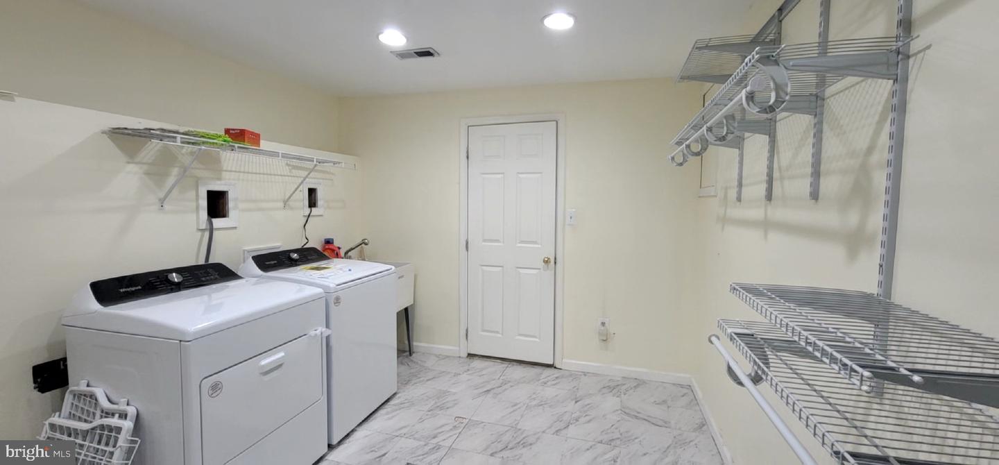 6501 LEGENDGATE PL, BURKE, Virginia 22015, 4 Bedrooms Bedrooms, ,3 BathroomsBathrooms,Residential,For sale,6501 LEGENDGATE PL,VAFX2241946 MLS # VAFX2241946