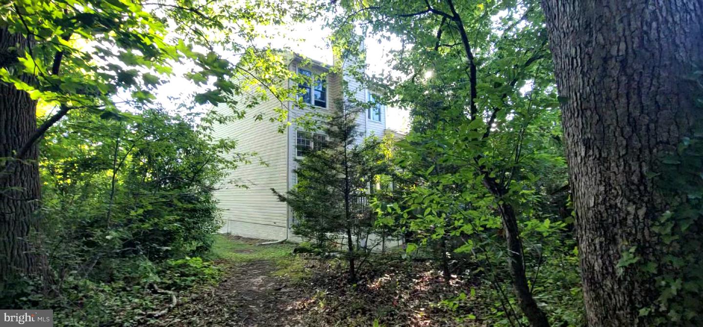 6501 LEGENDGATE PL, BURKE, Virginia 22015, 4 Bedrooms Bedrooms, ,3 BathroomsBathrooms,Residential,For sale,6501 LEGENDGATE PL,VAFX2241946 MLS # VAFX2241946
