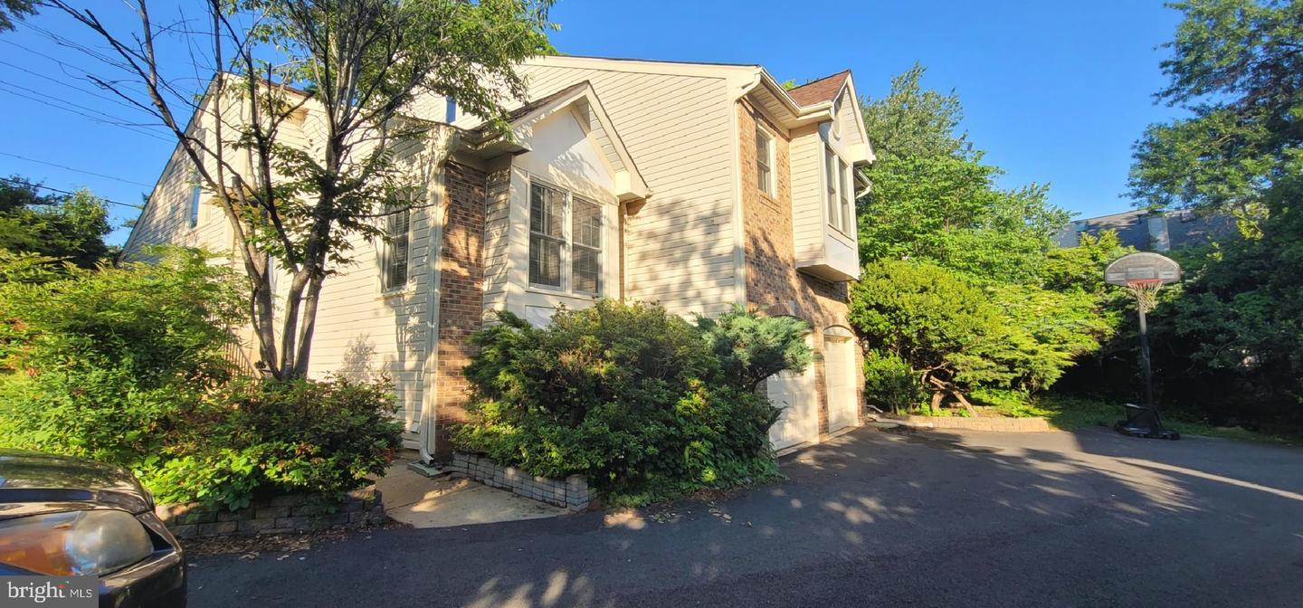 6501 LEGENDGATE PL, BURKE, Virginia 22015, 4 Bedrooms Bedrooms, ,3 BathroomsBathrooms,Residential,For sale,6501 LEGENDGATE PL,VAFX2241946 MLS # VAFX2241946