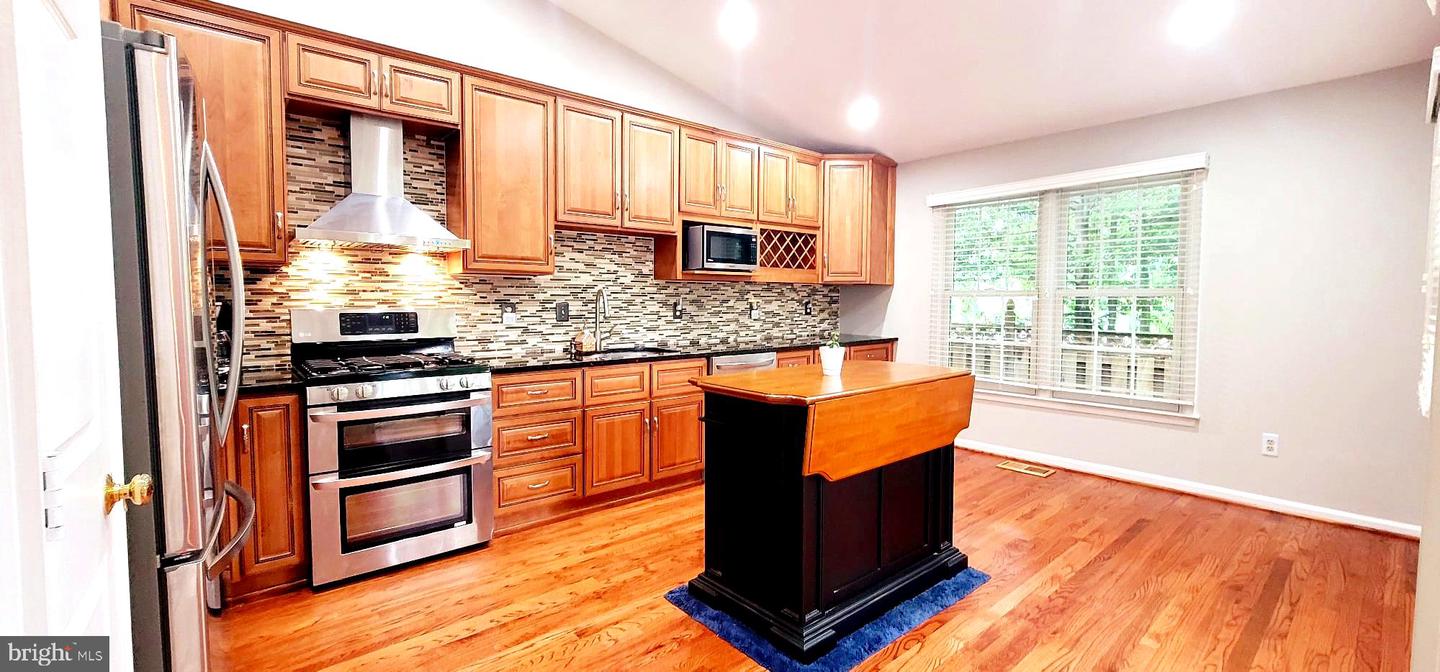 6501 LEGENDGATE PL, BURKE, Virginia 22015, 4 Bedrooms Bedrooms, ,3 BathroomsBathrooms,Residential,For sale,6501 LEGENDGATE PL,VAFX2241946 MLS # VAFX2241946