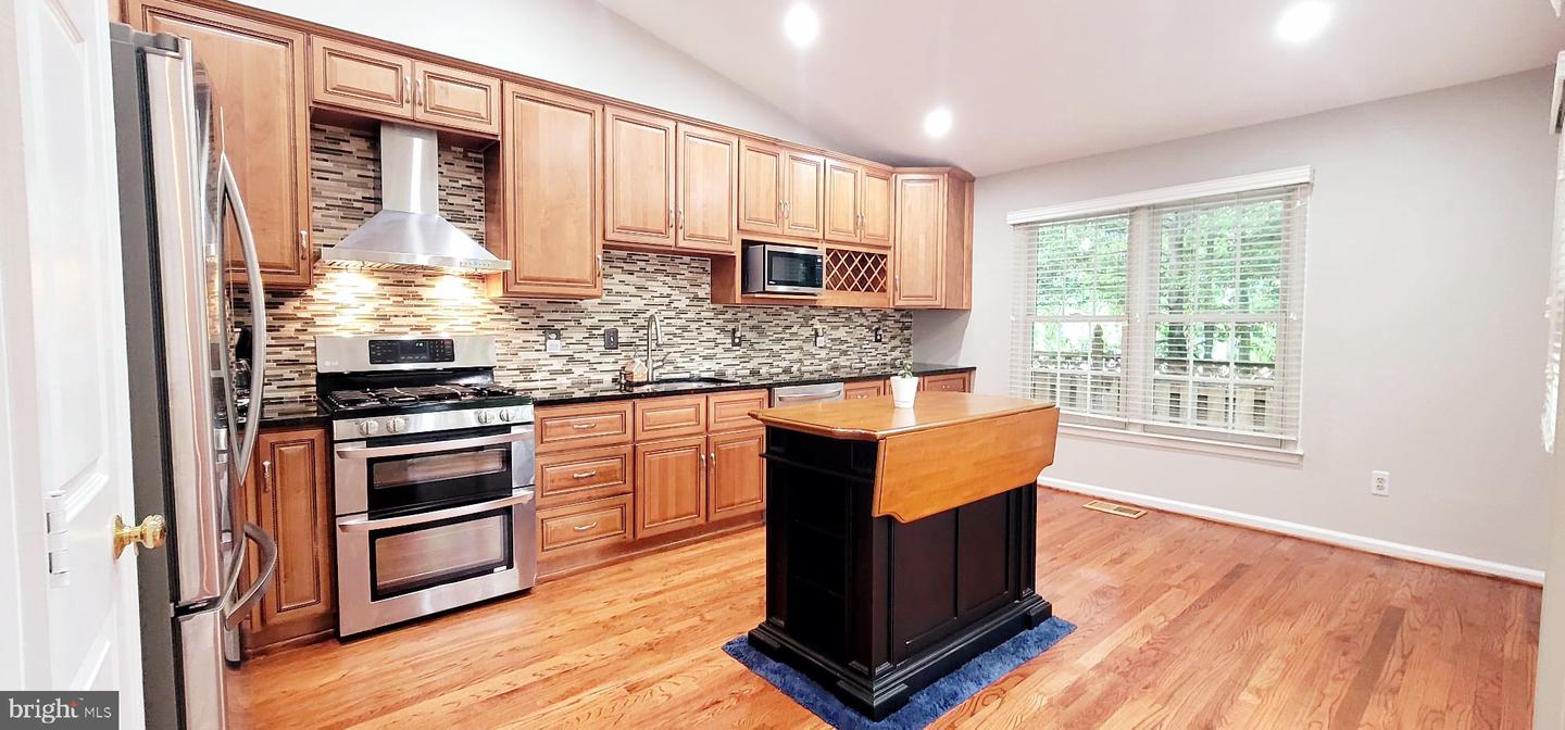 6501 LEGENDGATE PL, BURKE, Virginia 22015, 4 Bedrooms Bedrooms, ,3 BathroomsBathrooms,Residential,For sale,6501 LEGENDGATE PL,VAFX2241946 MLS # VAFX2241946
