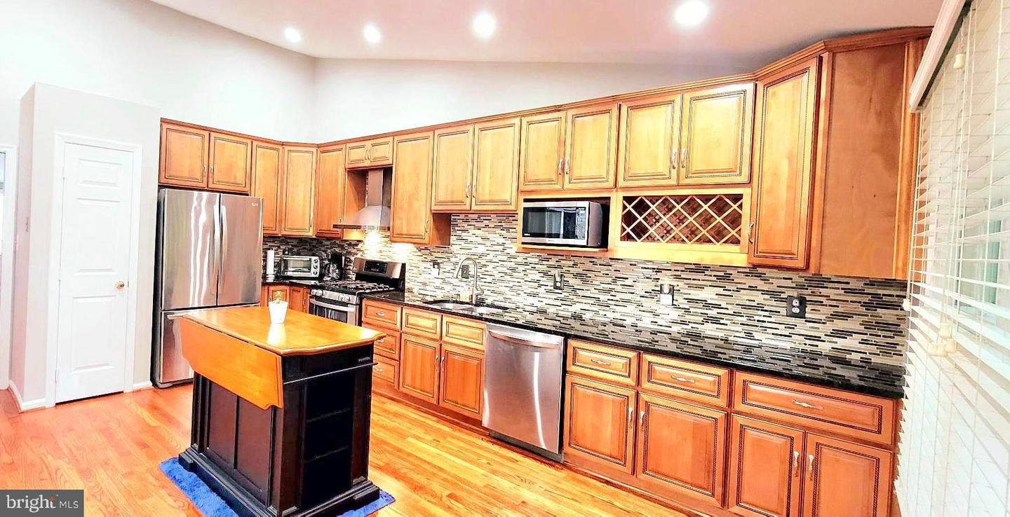 6501 LEGENDGATE PL, BURKE, Virginia 22015, 4 Bedrooms Bedrooms, ,3 BathroomsBathrooms,Residential,For sale,6501 LEGENDGATE PL,VAFX2241946 MLS # VAFX2241946
