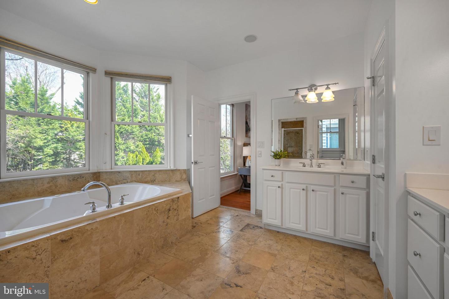 5127 CATHEDRAL AVE NW, WASHINGTON, District Of Columbia 20016, 7 Bedrooms Bedrooms, ,5 BathroomsBathrooms,Residential,For sale,5127 CATHEDRAL AVE NW,DCDC2201526 MLS # DCDC2201526