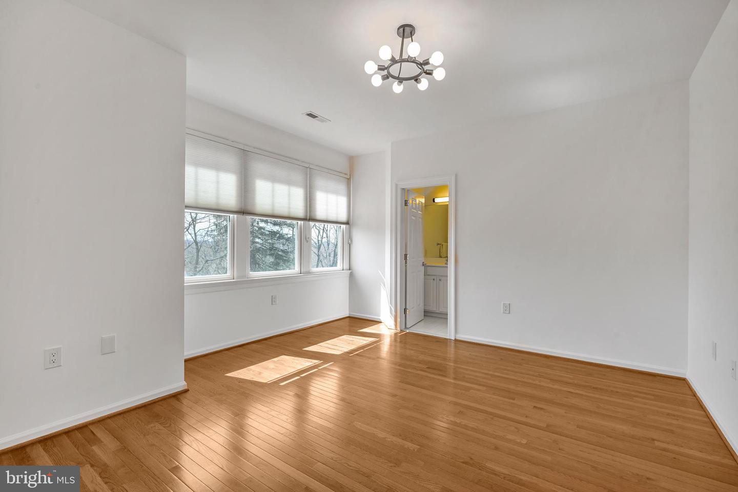 5127 CATHEDRAL AVE NW, WASHINGTON, District Of Columbia 20016, 7 Bedrooms Bedrooms, ,5 BathroomsBathrooms,Residential,For sale,5127 CATHEDRAL AVE NW,DCDC2201526 MLS # DCDC2201526