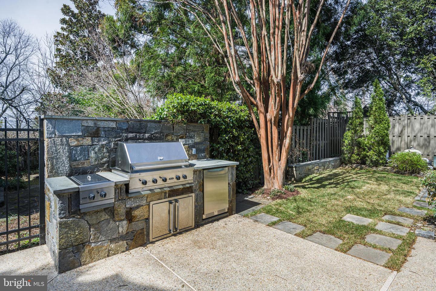 5127 CATHEDRAL AVE NW, WASHINGTON, District Of Columbia 20016, 7 Bedrooms Bedrooms, ,5 BathroomsBathrooms,Residential,For sale,5127 CATHEDRAL AVE NW,DCDC2201526 MLS # DCDC2201526