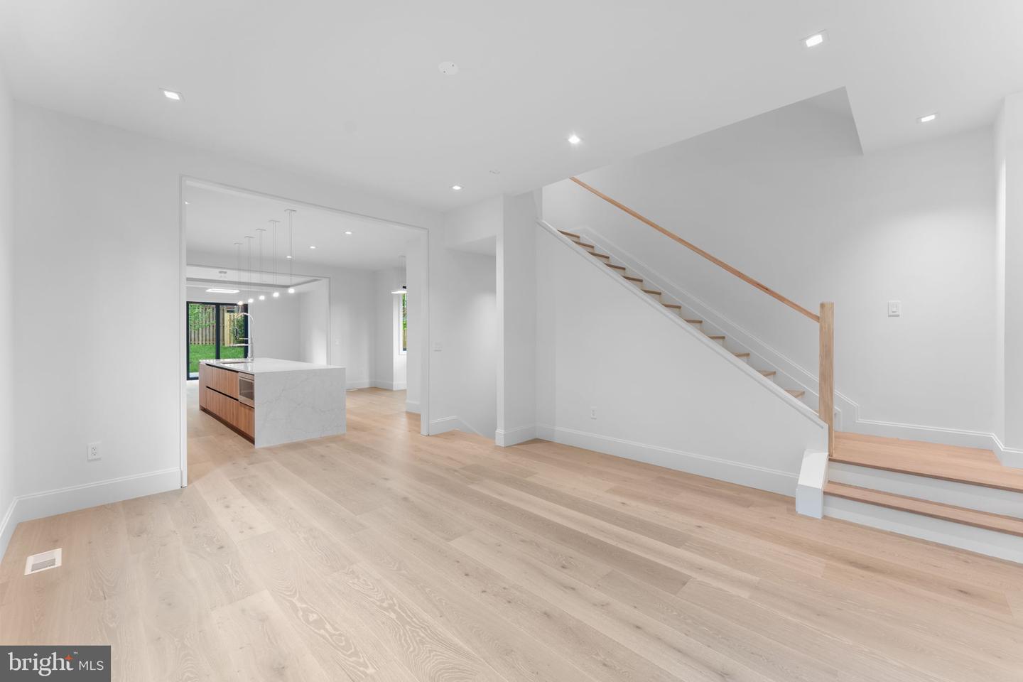 6940 SPRUCE ST, FALLS CHURCH, Virginia 22046, 5 Bedrooms Bedrooms, ,5 BathroomsBathrooms,Residential,For sale,6940 SPRUCE ST,VAFX2242032 MLS # VAFX2242032