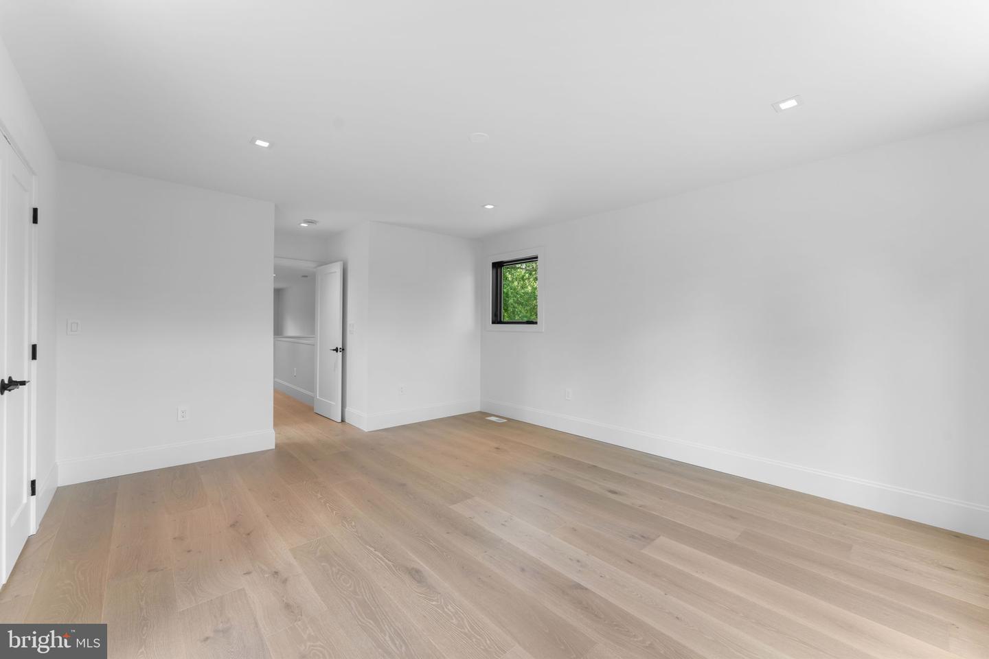 6940 SPRUCE ST, FALLS CHURCH, Virginia 22046, 5 Bedrooms Bedrooms, ,5 BathroomsBathrooms,Residential,For sale,6940 SPRUCE ST,VAFX2242032 MLS # VAFX2242032