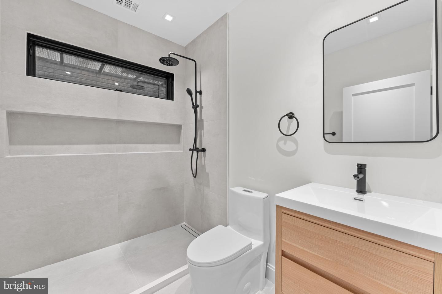 6940 SPRUCE ST, FALLS CHURCH, Virginia 22046, 5 Bedrooms Bedrooms, ,5 BathroomsBathrooms,Residential,For sale,6940 SPRUCE ST,VAFX2242032 MLS # VAFX2242032
