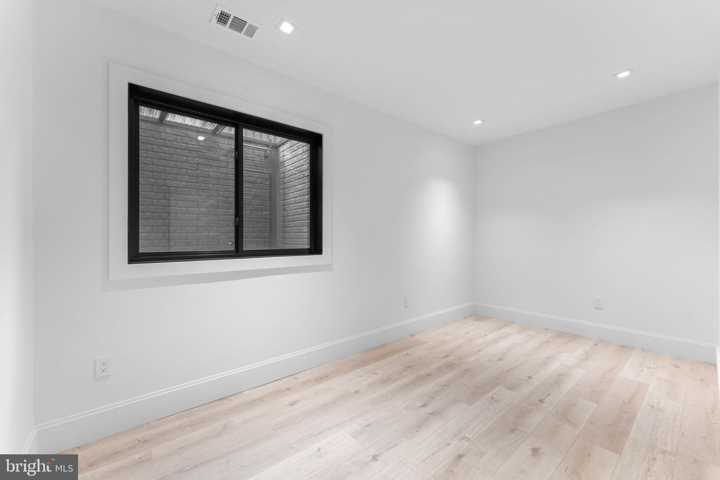 6940 SPRUCE ST, FALLS CHURCH, Virginia 22046, 5 Bedrooms Bedrooms, ,5 BathroomsBathrooms,Residential,For sale,6940 SPRUCE ST,VAFX2242032 MLS # VAFX2242032