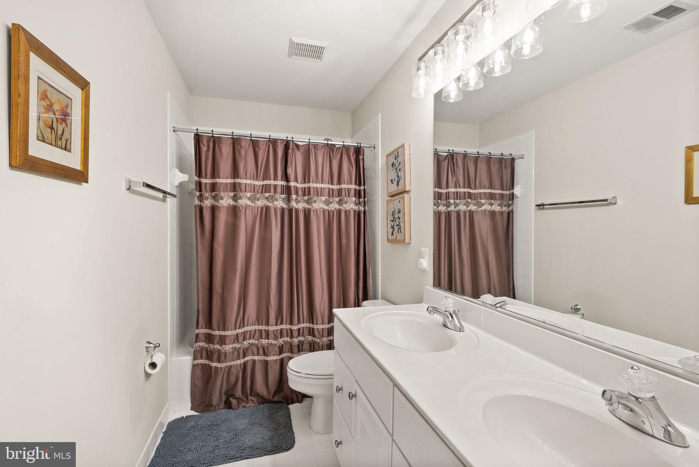 5881 LINDEN CREEK CT, CENTREVILLE, Virginia 20120, 6 Bedrooms Bedrooms, ,4 BathroomsBathrooms,Residential,For sale,5881 LINDEN CREEK CT,VAFX2242114 MLS # VAFX2242114