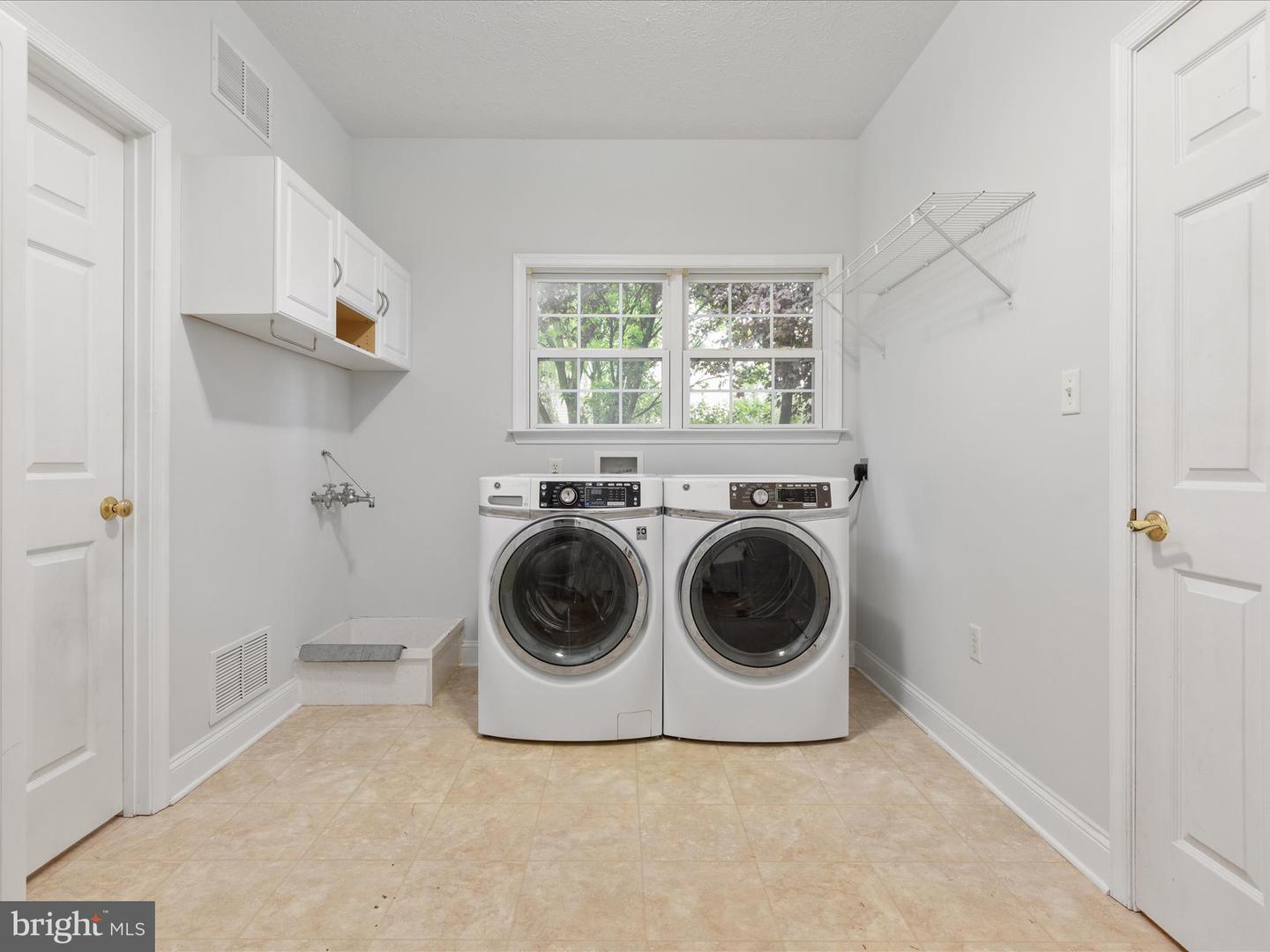 2411 WINDWOOD DR, WINCHESTER, Virginia 22601, 4 Bedrooms Bedrooms, ,3 BathroomsBathrooms,Residential,For sale,2411 WINDWOOD DR,VAWI2007724 MLS # VAWI2007724