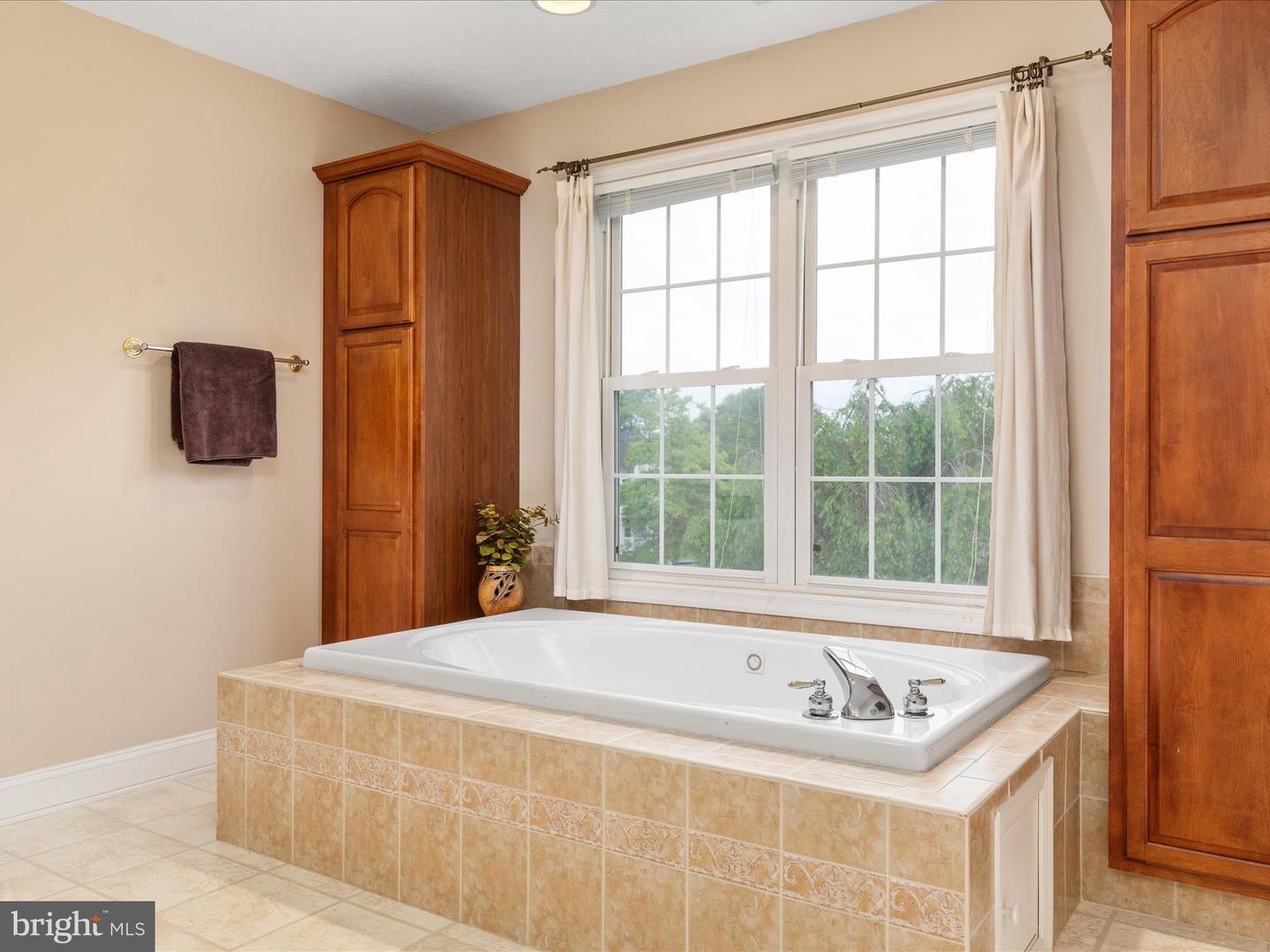 2411 WINDWOOD DR, WINCHESTER, Virginia 22601, 4 Bedrooms Bedrooms, ,3 BathroomsBathrooms,Residential,For sale,2411 WINDWOOD DR,VAWI2007724 MLS # VAWI2007724