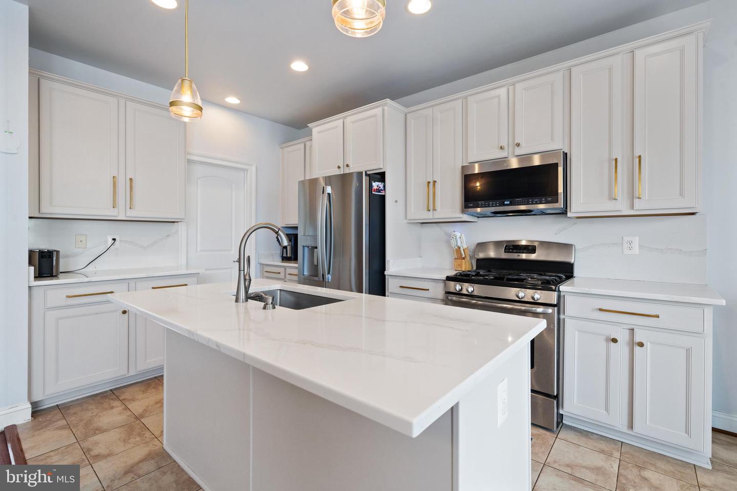 16016 GREYMILL MANOR DR, HAYMARKET, Virginia 20169, 3 Bedrooms Bedrooms, ,2 BathroomsBathrooms,Residential,For sale,16016 GREYMILL MANOR DR,VAPW2095128 MLS # VAPW2095128