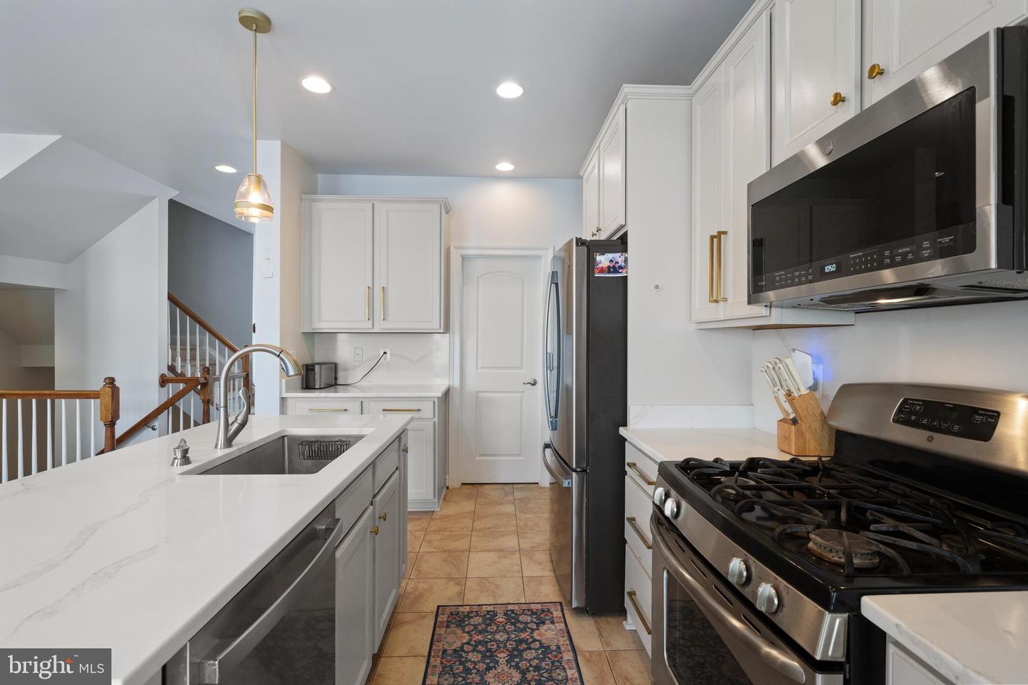 16016 GREYMILL MANOR DR, HAYMARKET, Virginia 20169, 3 Bedrooms Bedrooms, ,2 BathroomsBathrooms,Residential,For sale,16016 GREYMILL MANOR DR,VAPW2095128 MLS # VAPW2095128