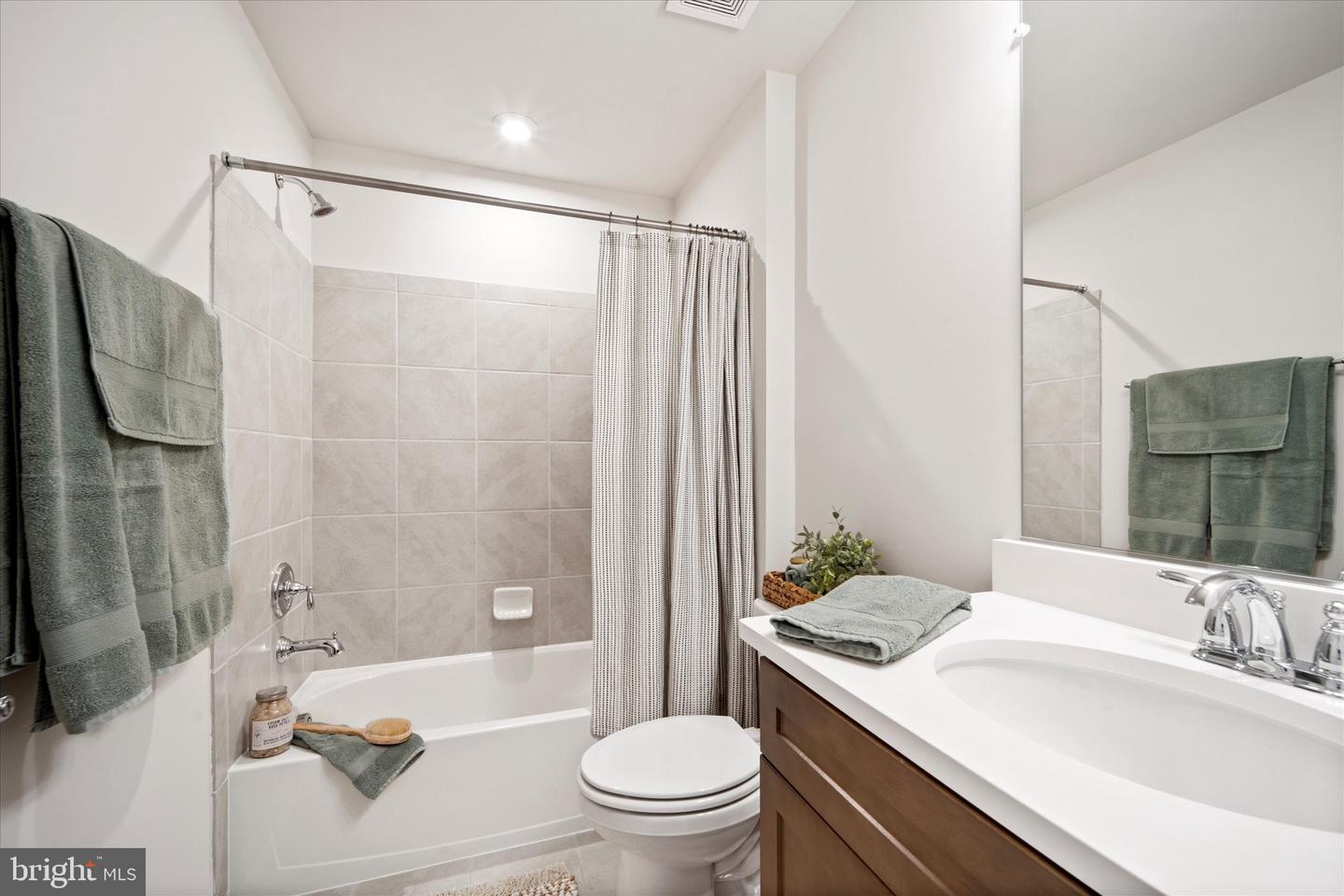 15741 GARDENIA RIDGE WAY, HAYMARKET, Virginia 20169, 3 Bedrooms Bedrooms, ,3 BathroomsBathrooms,Residential,For sale,15741 GARDENIA RIDGE WAY,VAPW2095142 MLS # VAPW2095142