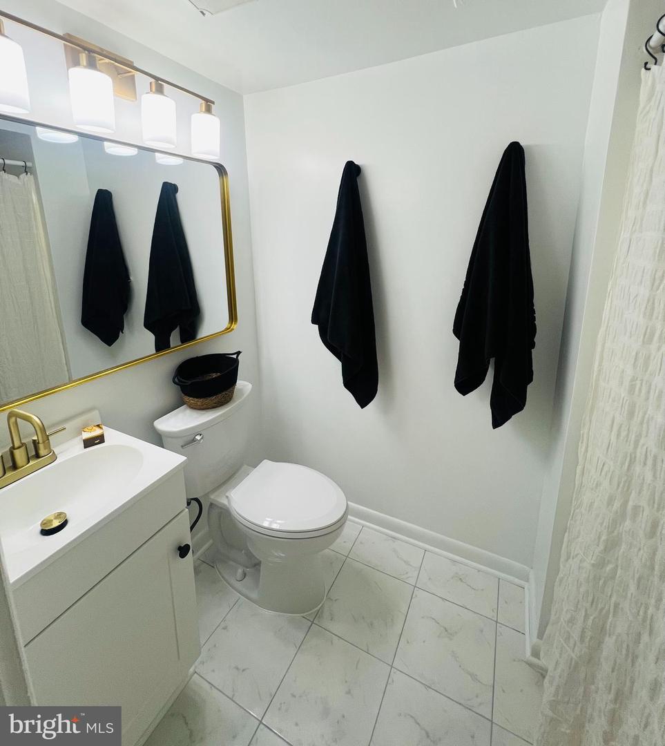 128 ROBERTS LN #301, ALEXANDRIA, Virginia 22314, 2 Bedrooms Bedrooms, ,2 BathroomsBathrooms,Residential,For sale,128 ROBERTS LN #301,VAAX2041800 MLS # VAAX2041800