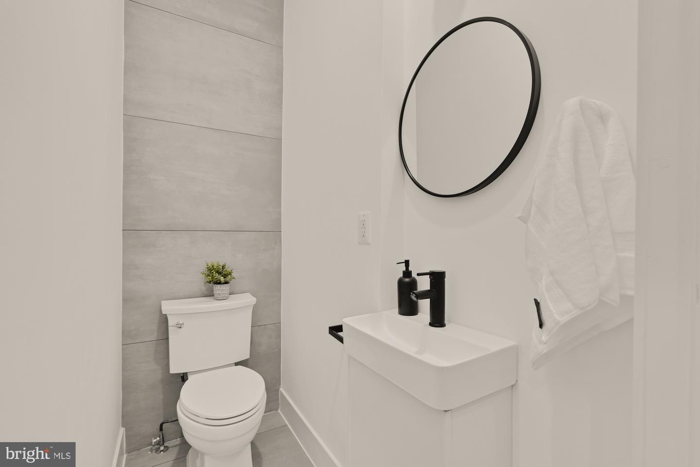 2035 NORTH CAPITOL ST NE, WASHINGTON, District Of Columbia 20002, 4 Bedrooms Bedrooms, ,3 BathroomsBathrooms,Residential,For sale,2035 NORTH CAPITOL ST NE,DCDC2192014 MLS # DCDC2192014