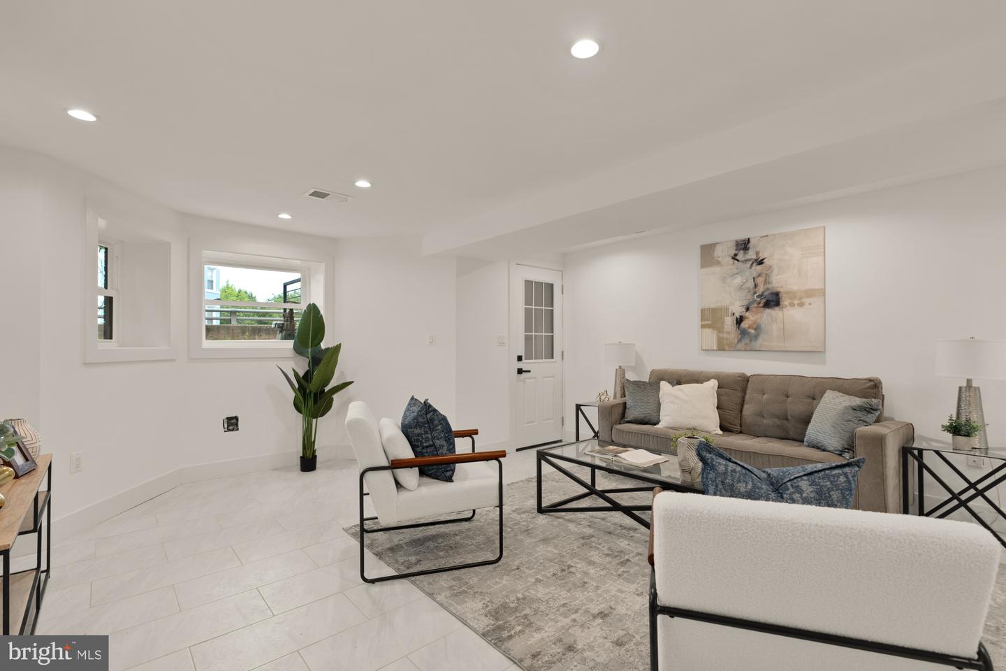 2035 NORTH CAPITOL ST NE, WASHINGTON, District Of Columbia 20002, 4 Bedrooms Bedrooms, ,3 BathroomsBathrooms,Residential,For sale,2035 NORTH CAPITOL ST NE,DCDC2192014 MLS # DCDC2192014