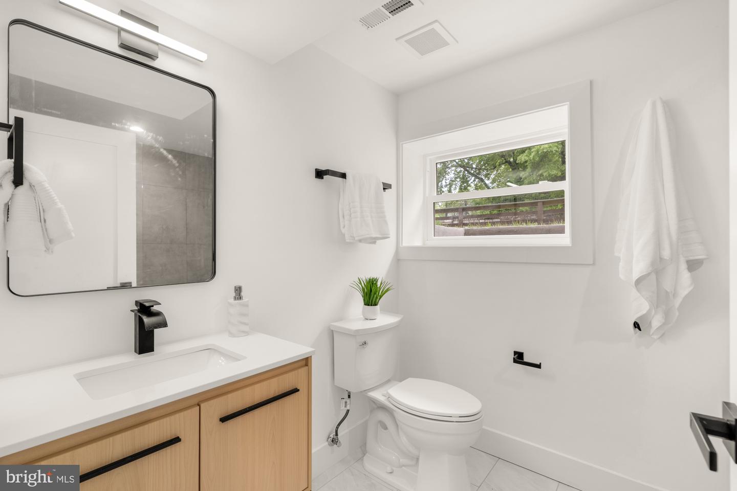 2035 NORTH CAPITOL ST NE, WASHINGTON, District Of Columbia 20002, 4 Bedrooms Bedrooms, ,3 BathroomsBathrooms,Residential,For sale,2035 NORTH CAPITOL ST NE,DCDC2192014 MLS # DCDC2192014