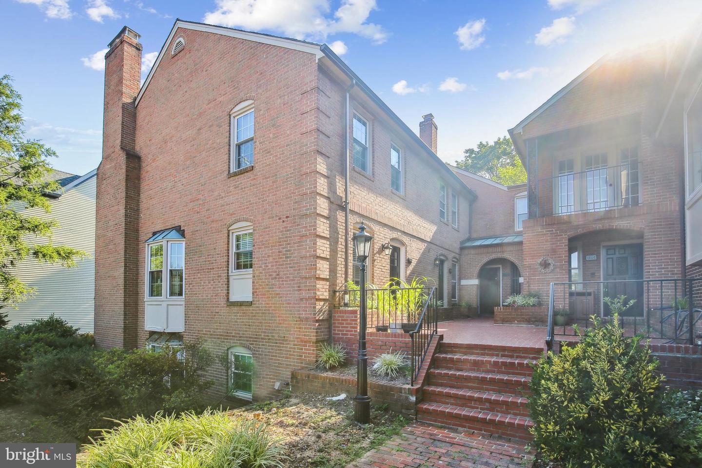 1802 21ST ST N, ARLINGTON, Virginia 22209, 2 Bedrooms Bedrooms, ,2 BathroomsBathrooms,Residential,For sale,1802 21ST ST N,VAAR2055118 MLS # VAAR2055118