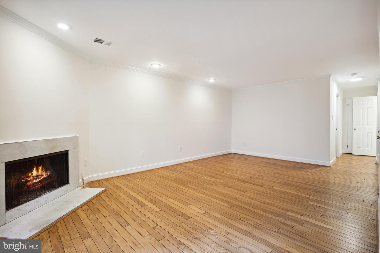 1802 21ST ST N, ARLINGTON, Virginia 22209, 2 Bedrooms Bedrooms, ,2 BathroomsBathrooms,Residential,For sale,1802 21ST ST N,VAAR2055118 MLS # VAAR2055118