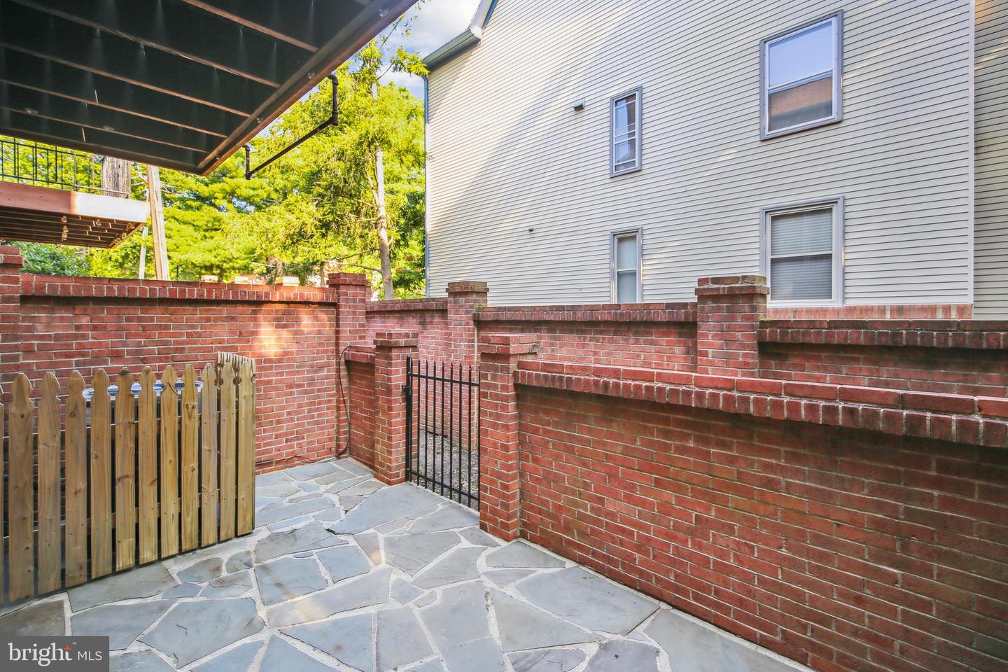 1802 21ST ST N, ARLINGTON, Virginia 22209, 2 Bedrooms Bedrooms, ,2 BathroomsBathrooms,Residential,For sale,1802 21ST ST N,VAAR2055118 MLS # VAAR2055118
