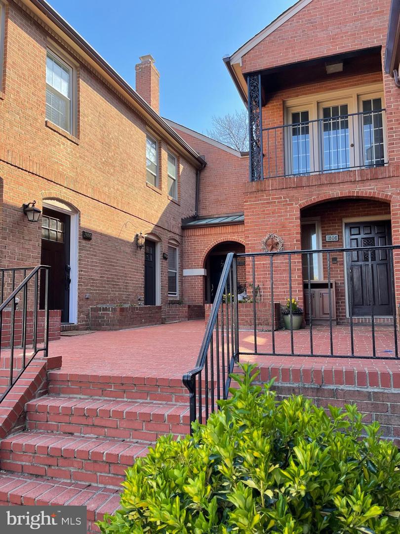 1802 21ST ST N, ARLINGTON, Virginia 22209, 2 Bedrooms Bedrooms, ,2 BathroomsBathrooms,Residential,For sale,1802 21ST ST N,VAAR2055118 MLS # VAAR2055118