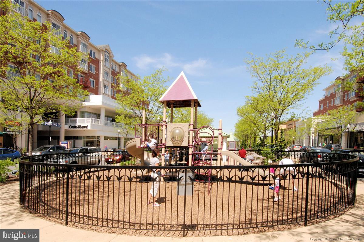 1802 21ST ST N, ARLINGTON, Virginia 22209, 2 Bedrooms Bedrooms, ,2 BathroomsBathrooms,Residential,For sale,1802 21ST ST N,VAAR2055118 MLS # VAAR2055118