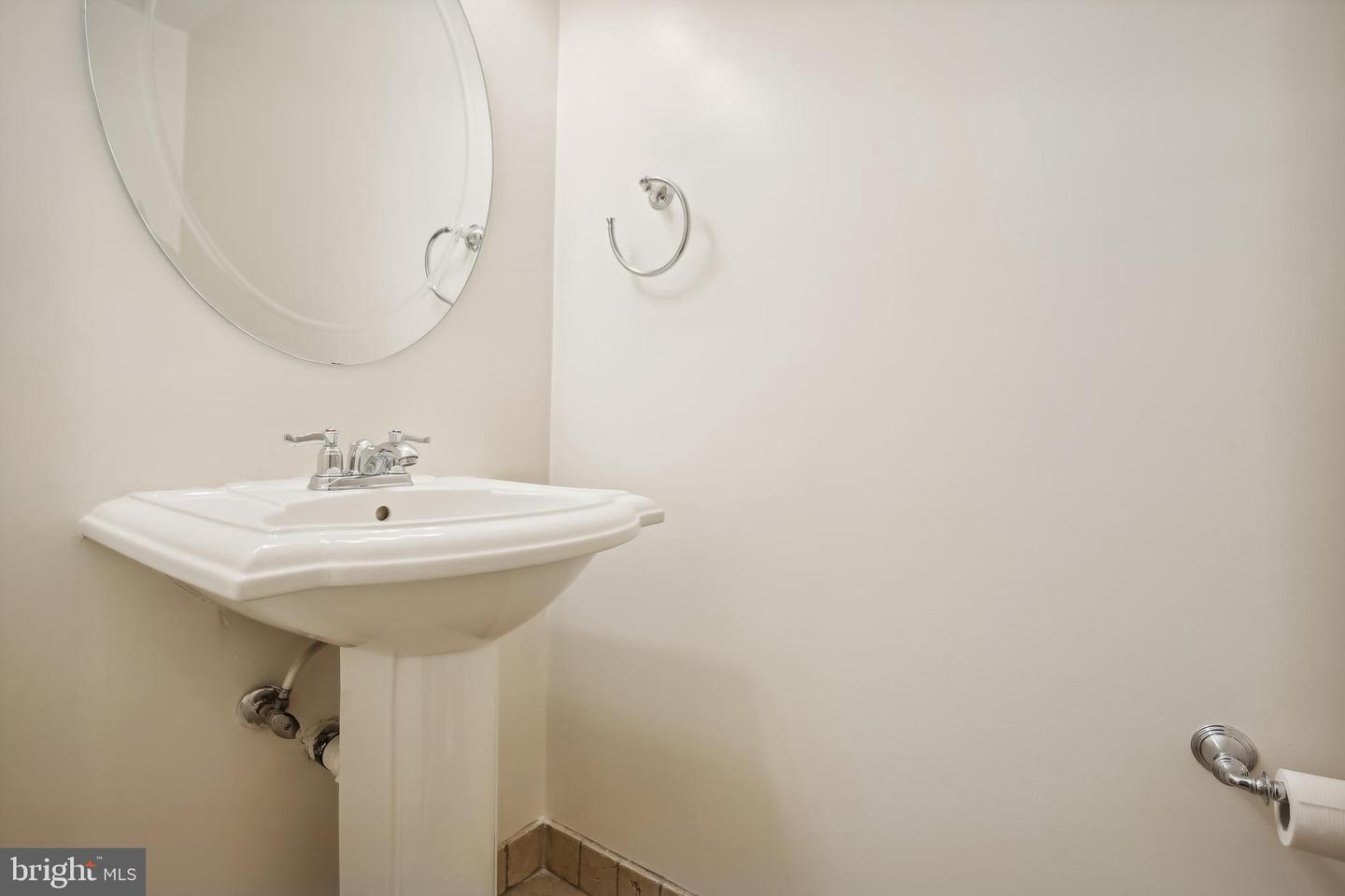 1802 21ST ST N, ARLINGTON, Virginia 22209, 2 Bedrooms Bedrooms, ,2 BathroomsBathrooms,Residential,For sale,1802 21ST ST N,VAAR2055118 MLS # VAAR2055118