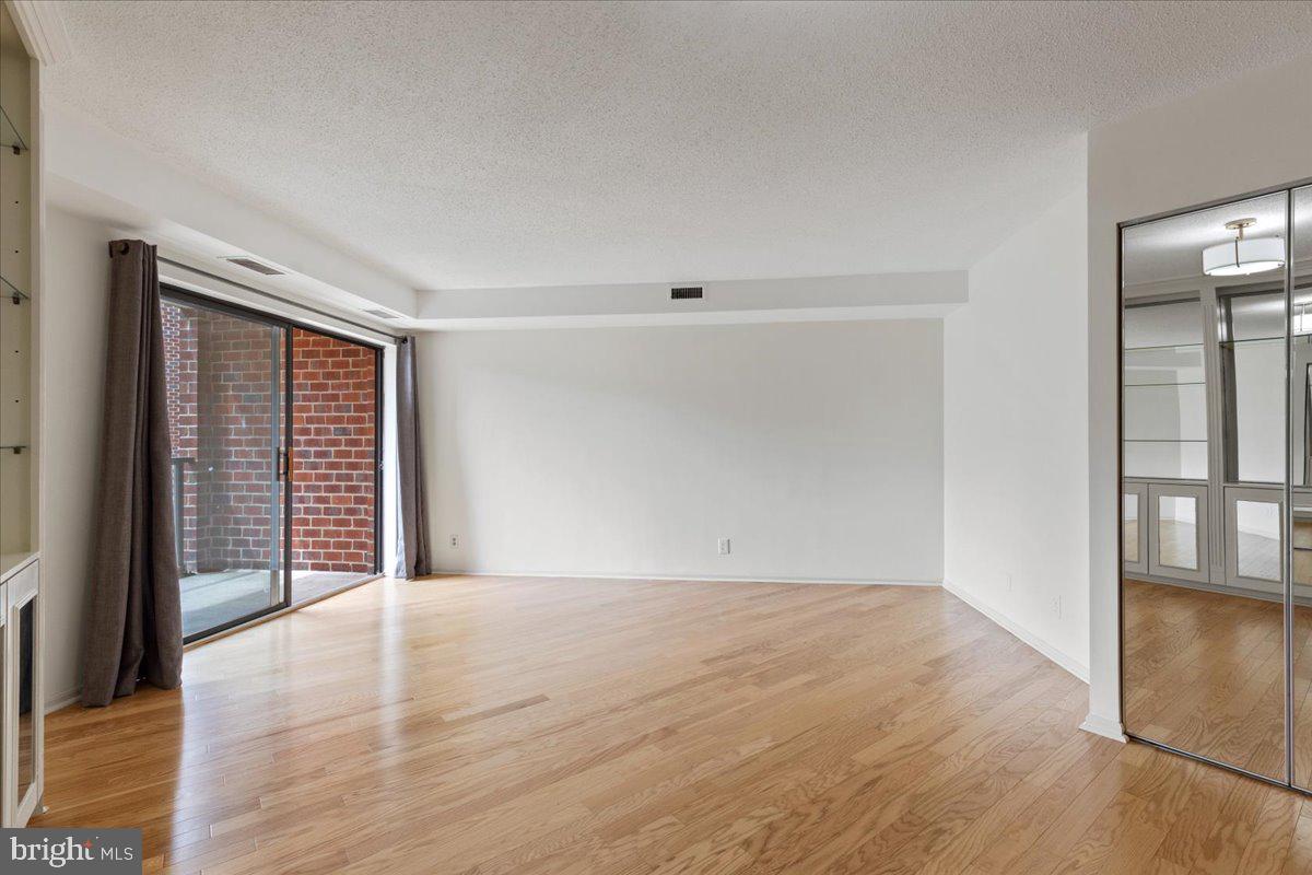 2100 LANGSTON BLVD #431, ARLINGTON, Virginia 22201, 4 Rooms Rooms,1 BathroomBathrooms,Residential,For sale,2100 LANGSTON BLVD #431,VAAR2055394 MLS # VAAR2055394