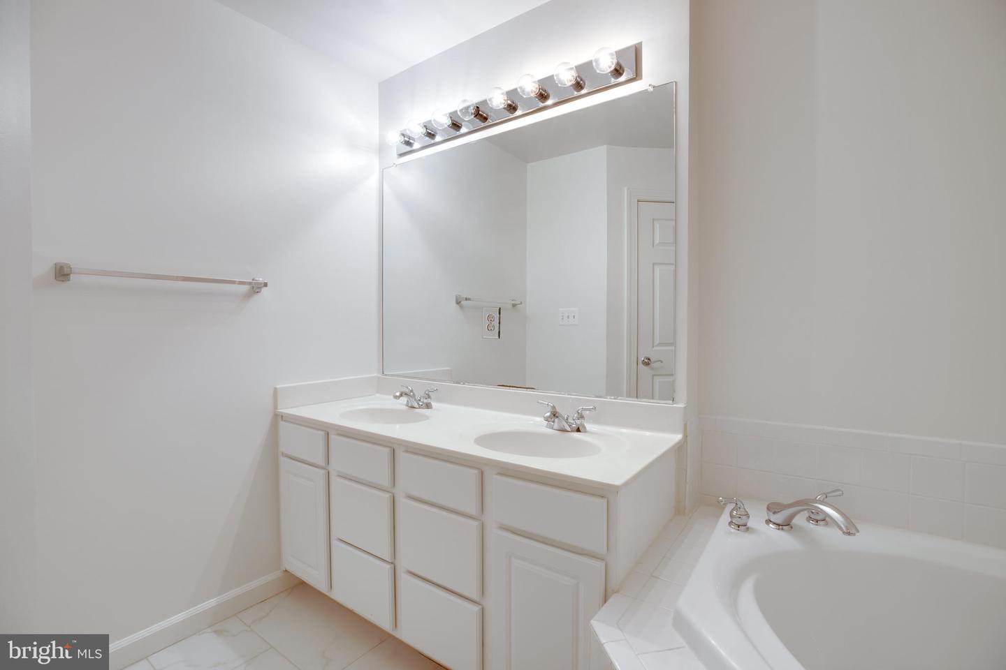 8114 RAINWATER CIR, MANASSAS, Virginia 20111, 3 Bedrooms Bedrooms, ,2 BathroomsBathrooms,Residential,For sale,8114 RAINWATER CIR,VAPW2091672 MLS # VAPW2091672