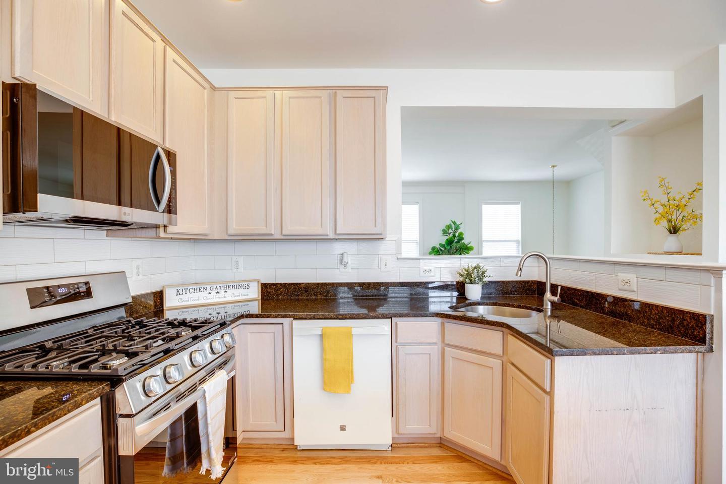 8114 RAINWATER CIR, MANASSAS, Virginia 20111, 3 Bedrooms Bedrooms, ,2 BathroomsBathrooms,Residential,For sale,8114 RAINWATER CIR,VAPW2091672 MLS # VAPW2091672